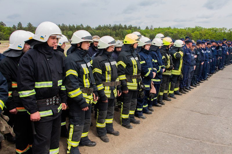 Огонь, пожарная техника и сотни спасателей: что происходило на военном полигоне под Днепром 6