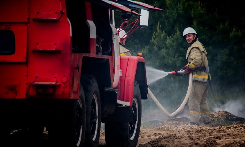 Огонь, пожарная техника и сотни спасателей: что происходило на военном полигоне под Днепром 9