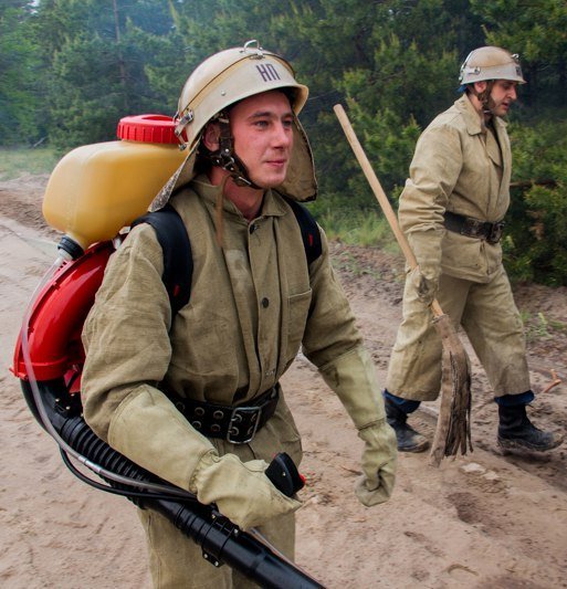 Огонь, пожарная техника и сотни спасателей: что происходило на военном полигоне под Днепром 17