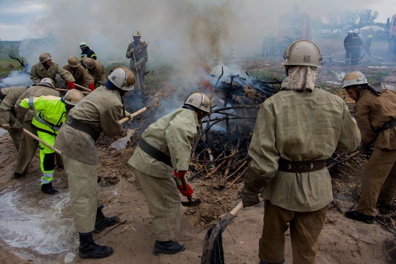 Огонь, пожарная техника и сотни спасателей: что происходило на военном полигоне под Днепром 19