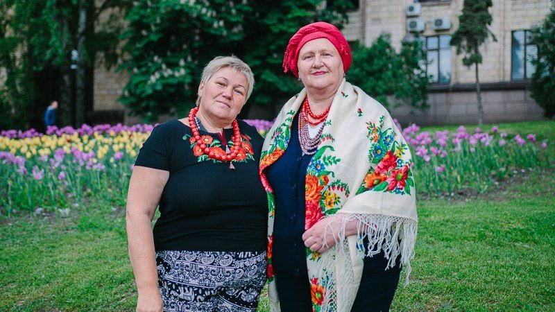 Ленты, маки и флаги: на площади в центре Днепра горожане отмечали День вышиванки 4