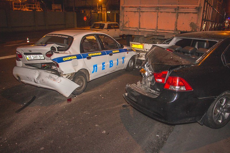 ДТП на Набережной с участием маршрутки: в больнице оказались три человека 2