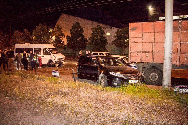 ДТП на Набережной с участием маршрутки: в больнице оказались три человека 4