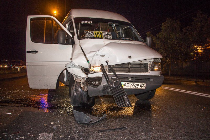 ДТП на Набережной с участием маршрутки: в больнице оказались три человека 8
