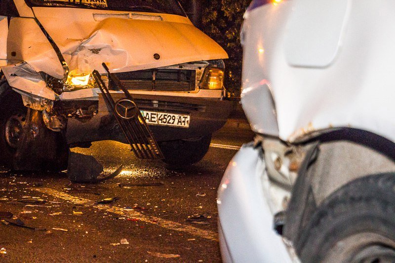 ДТП на Набережной с участием маршрутки: в больнице оказались три человека 9