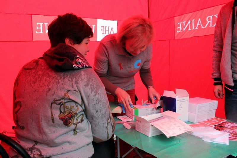 В Днепре прошла акция памяти жертв СПИДа 4