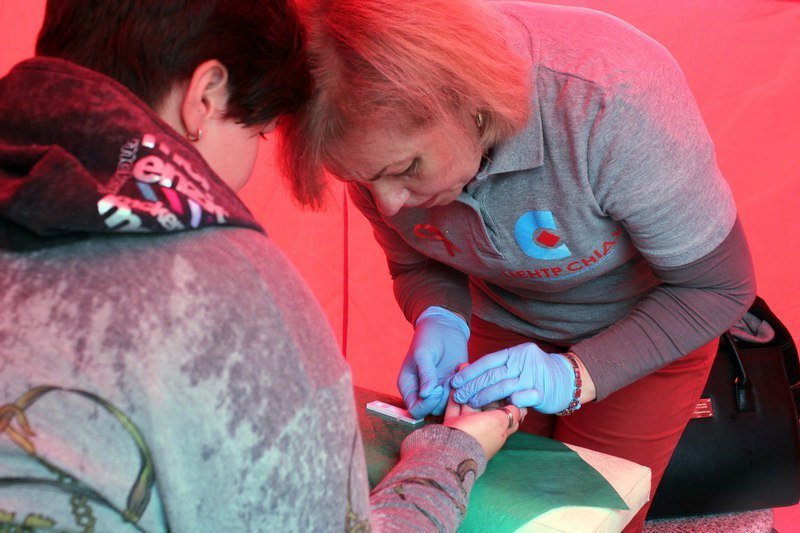 В Днепре прошла акция памяти жертв СПИДа 6