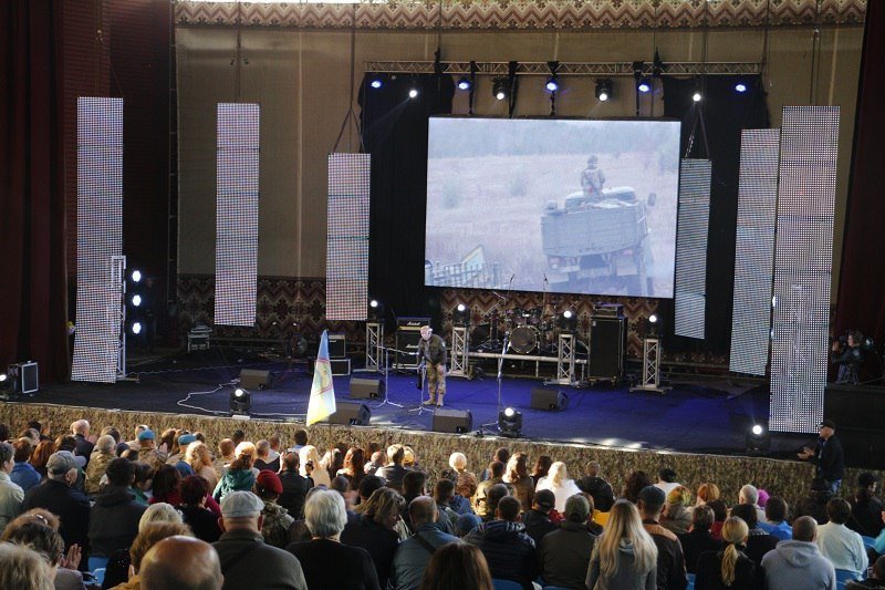 В Днепре прошел фестиваль "Песни, рожденные в АТО" 1