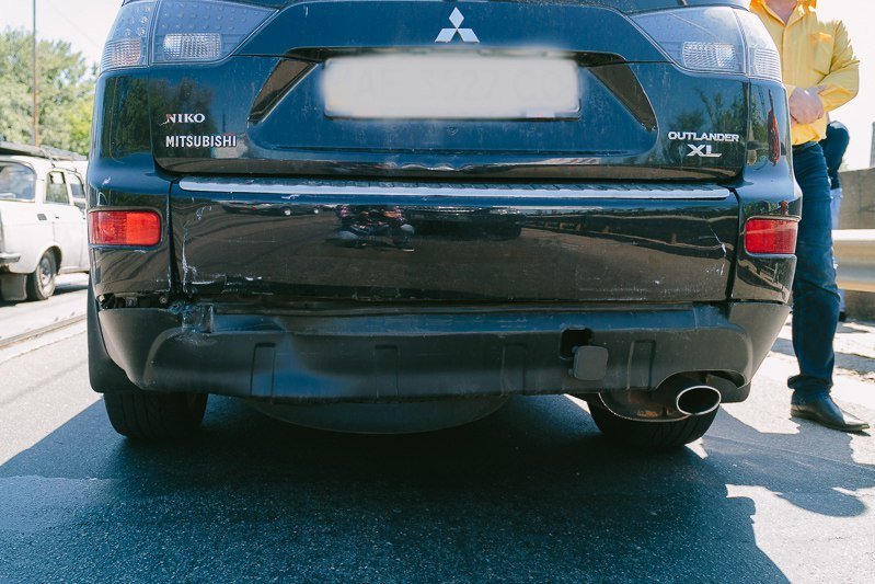 На Старом мосту столкнулись Lexus и Mitsubishi: образовалась пробка 2