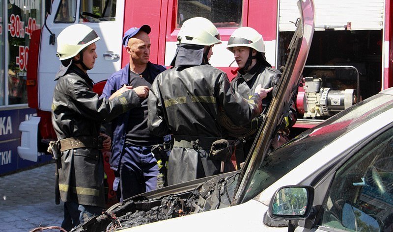 В Днепре возле "Озерки" горел Volkswagen: подробности 2