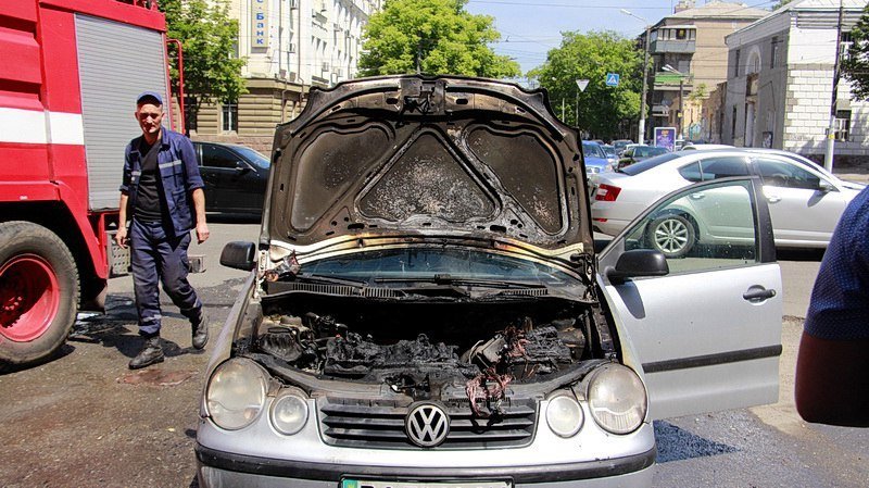 В Днепре возле "Озерки" горел Volkswagen: подробности 3