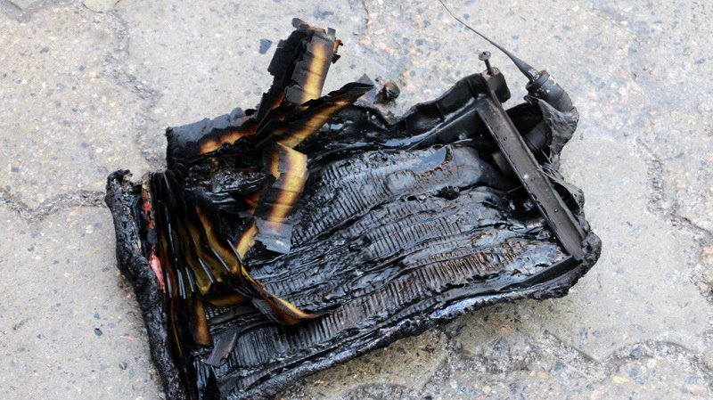 В Днепре возле "Озерки" горел Volkswagen: подробности 4