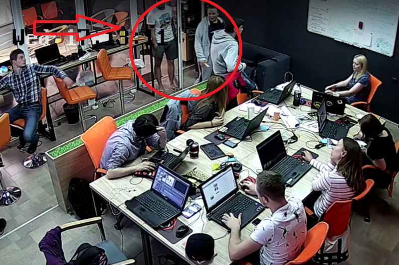 В Днепре напали на редакцию Информатора 1