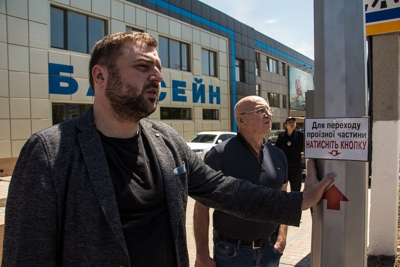 Заживем безопасно: на Тополе установили новый светофор 2