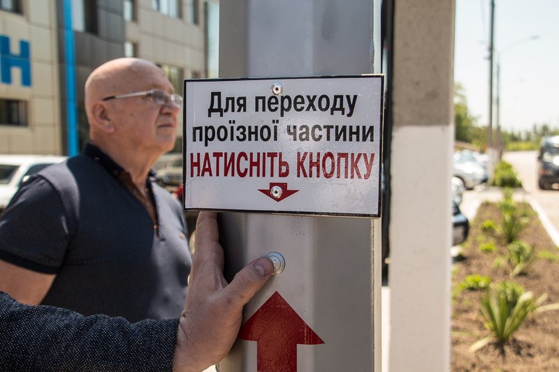 Заживем безопасно: на Тополе установили новый светофор 3