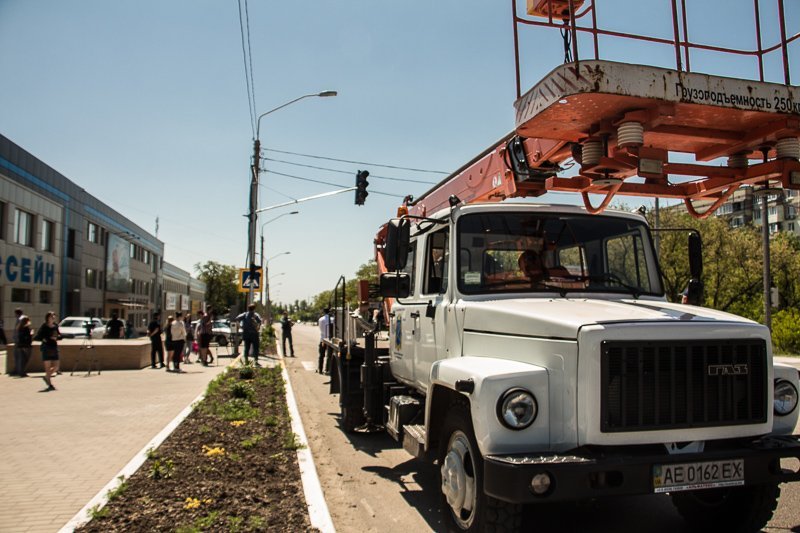 Заживем безопасно: на Тополе установили новый светофор 8