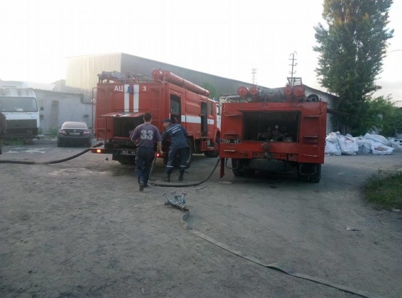 В Днепре горит предприятие 2