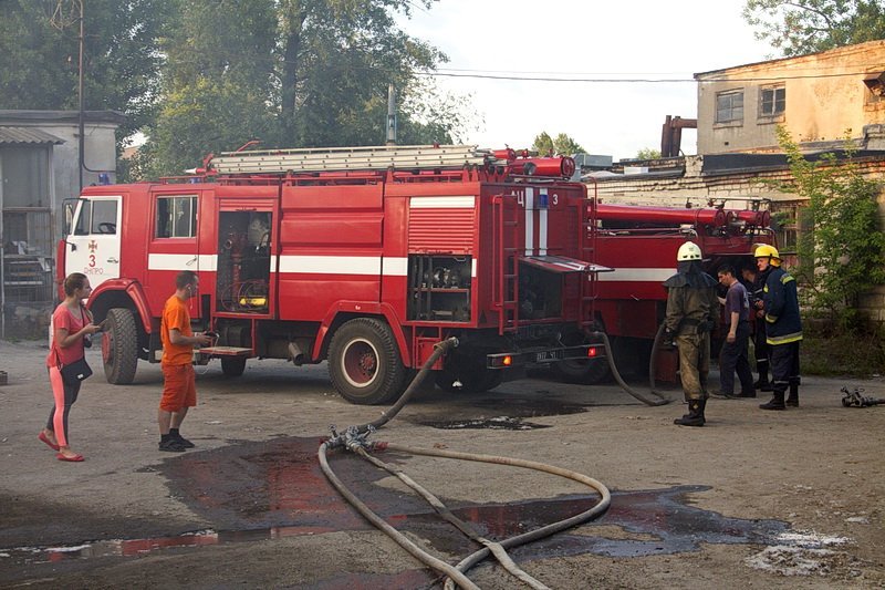 Новые подробности пожара на левом берегу, который задымил весь Днепр 9