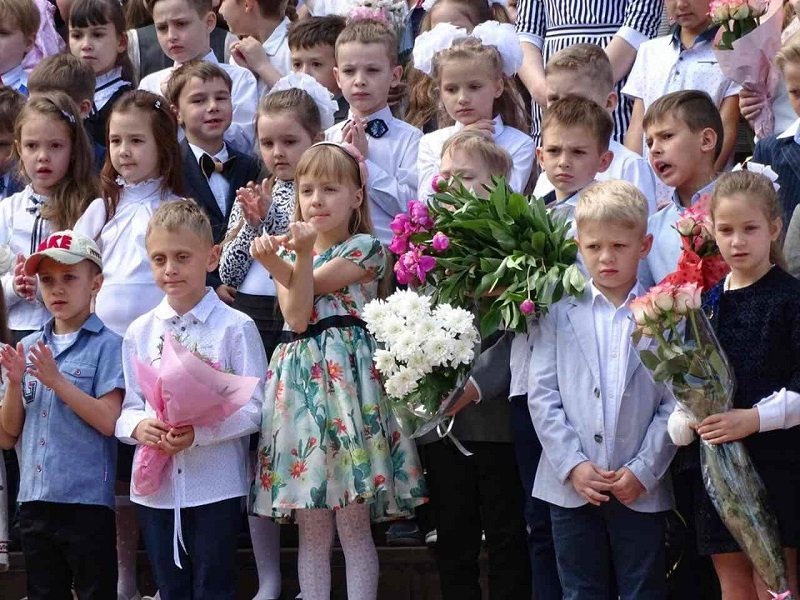 В школах Днепра прозвенел последний звонок 2