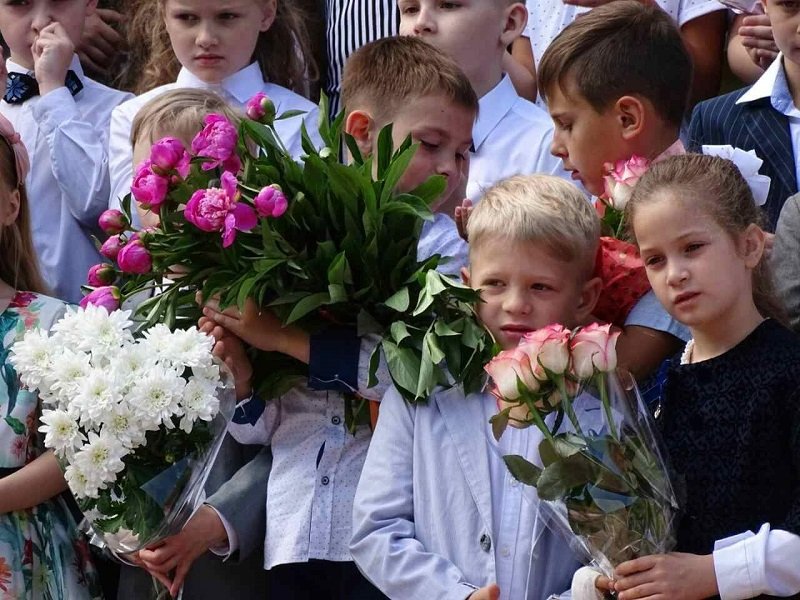 В школах Днепра прозвенел последний звонок 3