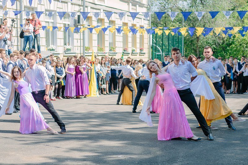 Как отметили Последний звонок в элитных школах Днепра 3