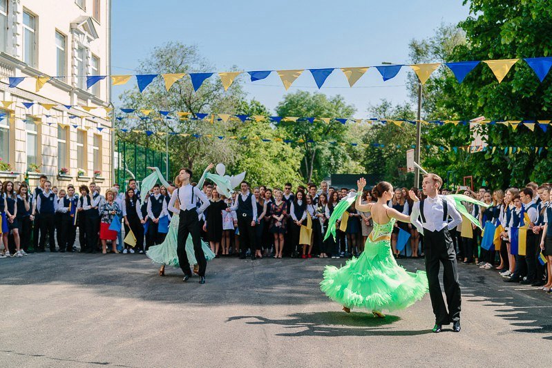 Как отметили Последний звонок в элитных школах Днепра 8