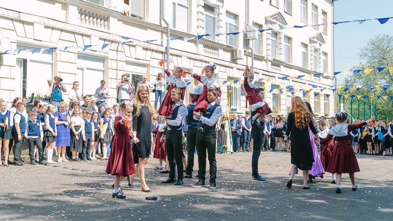 Как отметили Последний звонок в элитных школах Днепра 9