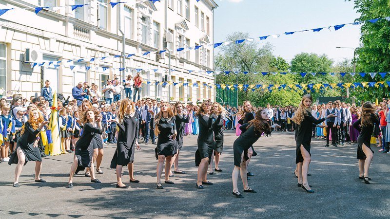 Как отметили Последний звонок в элитных школах Днепра 10