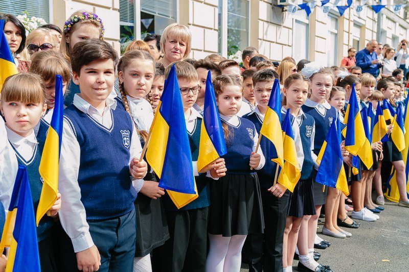 Как отметили Последний звонок в элитных школах Днепра 14