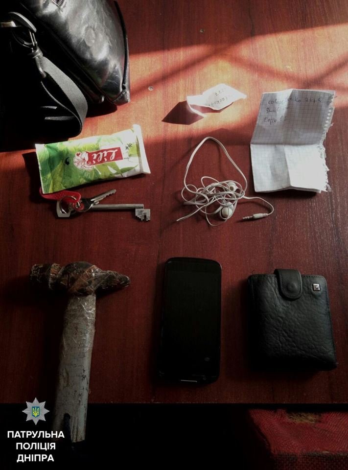 В Днепре карманный вор попался "на горячем" в маршрутке 2