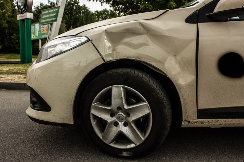 ДТП на Космической: мопед врезался в Renault 2