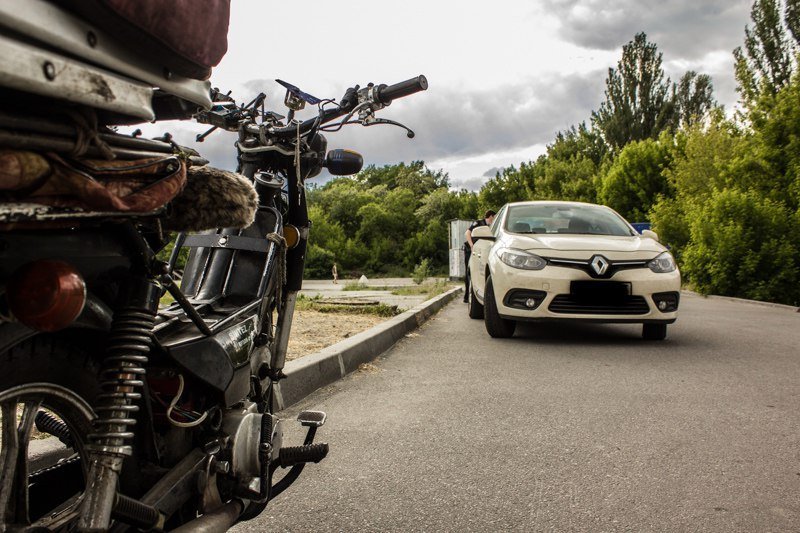 ДТП на Космической: мопед врезался в Renault 6