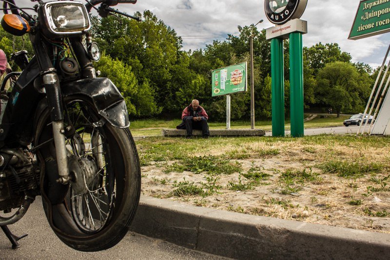 ДТП на Космической: мопед врезался в Renault 7