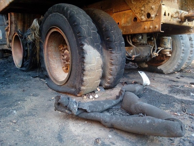 Пожар в Приднепровске: на территории лицея горели грузовики 3