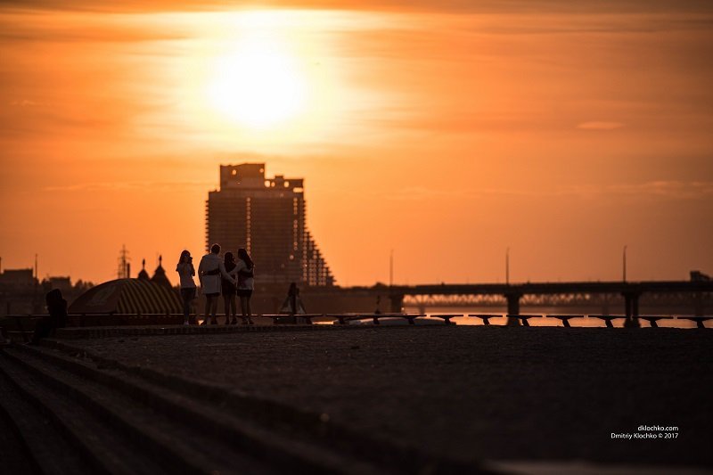 Как выпускники отметили Последний звонок в центре Днепра: ищите себя на фотографиях 11