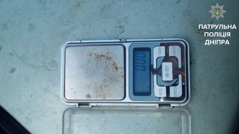 Полиция нашла угнанную Mazda, а внутри нее наркотики и ранее похищенный iPhone 4