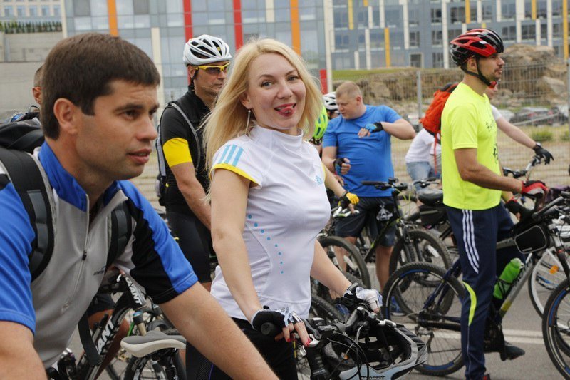 Дети на велосипедах, прыжки и падения: как в Днепре прошел Велодень 4