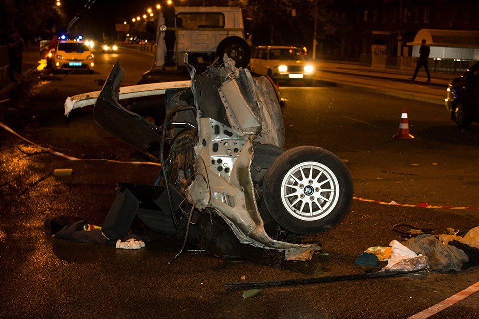 ДТП на Рабочей: BMW от удара разорвало на две части 9