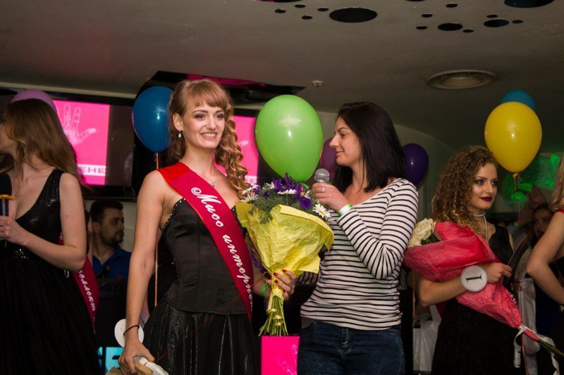 Танцы на пилоне и дефиле в вечерних платьях: в Днепре выбирали "Мисс НМетАУ-2017" 1