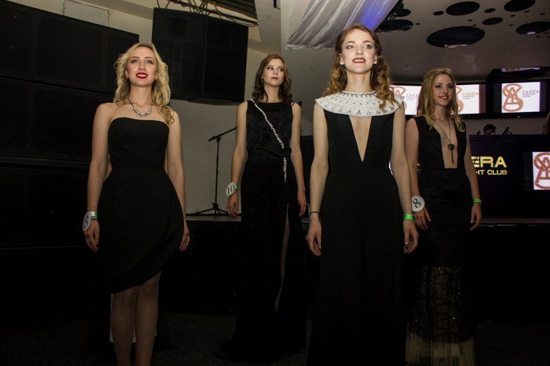 Танцы на пилоне и дефиле в вечерних платьях: в Днепре выбирали "Мисс НМетАУ-2017" 7