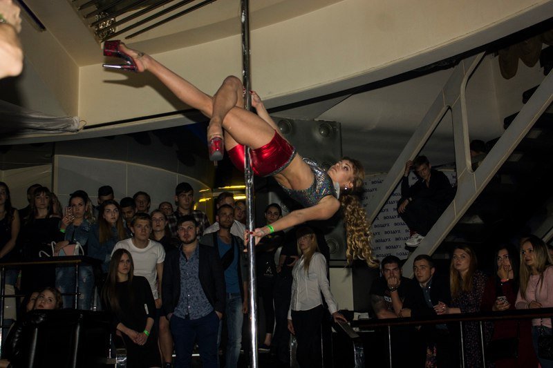 Танцы на пилоне и дефиле в вечерних платьях: в Днепре выбирали "Мисс НМетАУ-2017" 10