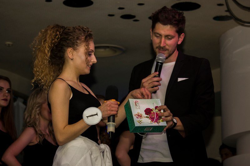 Танцы на пилоне и дефиле в вечерних платьях: в Днепре выбирали "Мисс НМетАУ-2017" 12