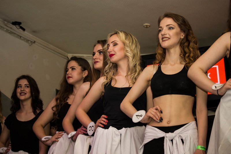 Танцы на пилоне и дефиле в вечерних платьях: в Днепре выбирали "Мисс НМетАУ-2017" 13