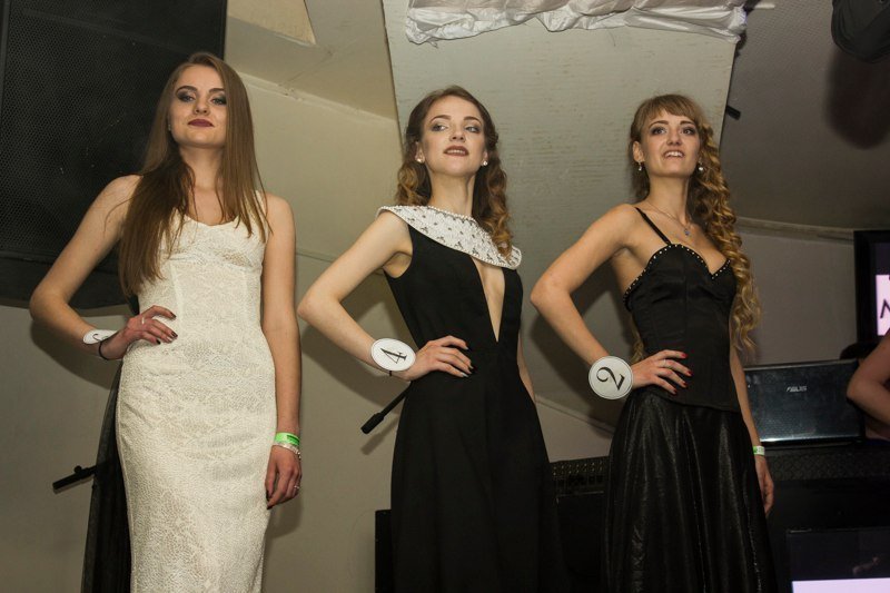 Танцы на пилоне и дефиле в вечерних платьях: в Днепре выбирали "Мисс НМетАУ-2017" 17