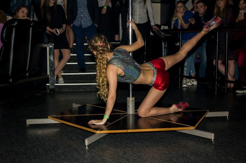 Танцы на пилоне и дефиле в вечерних платьях: в Днепре выбирали "Мисс НМетАУ-2017" 18