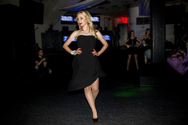 Танцы на пилоне и дефиле в вечерних платьях: в Днепре выбирали "Мисс НМетАУ-2017" 19