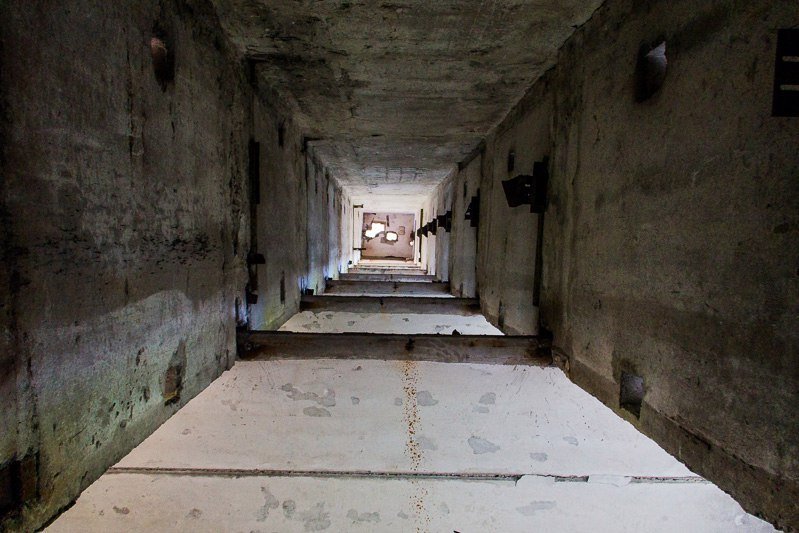 Взгляд изнутри: прогулка по заброшенному дому на Тополе 10