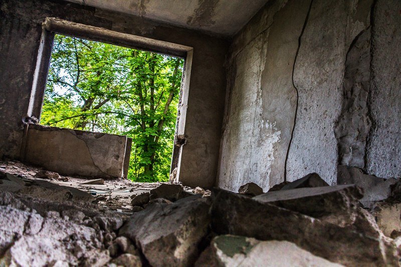 Взгляд изнутри: прогулка по заброшенному дому на Тополе 14