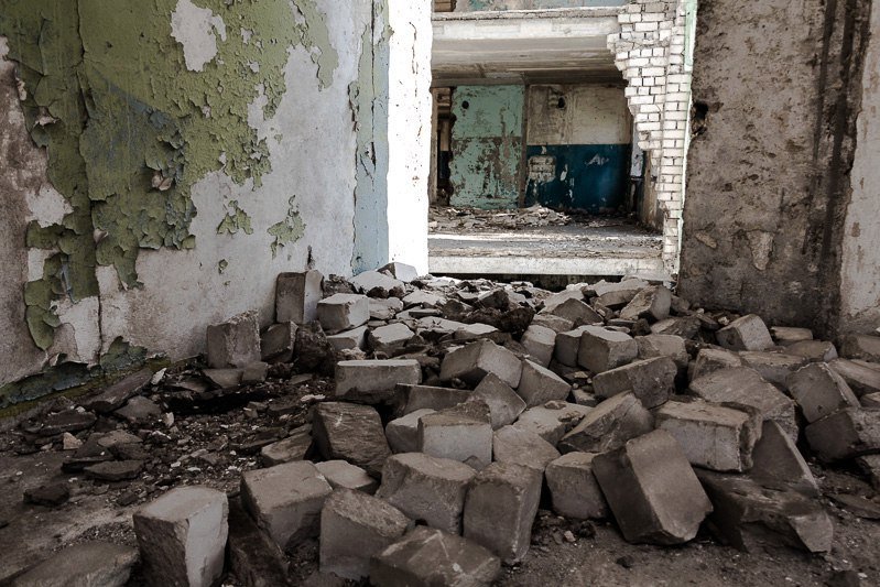 Взгляд изнутри: прогулка по заброшенному дому на Тополе 21