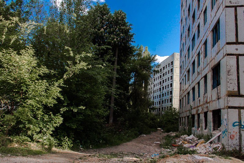 Взгляд изнутри: прогулка по заброшенному дому на Тополе 24